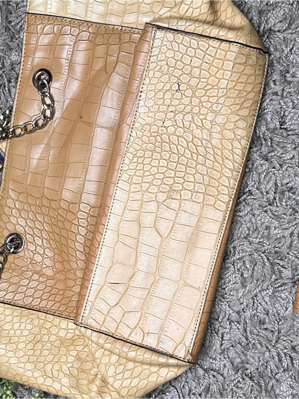 VTG y2k GUESS Two-Tone Croc-Embossed Shoulder Bag in Beige and Tan - Picture 4 of 7